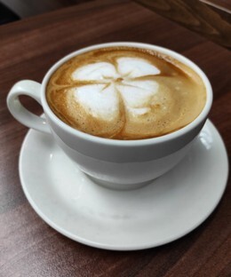 Manolya Bistro u. Bar cappuccino.jpg